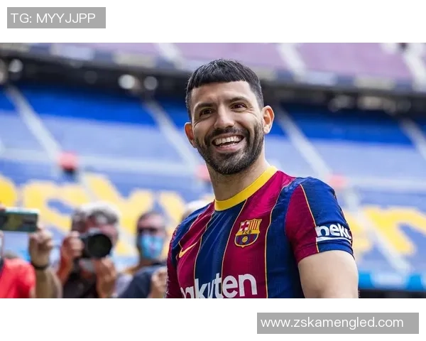 精彩绝伦的足球明星壁纸欣赏让你感受运动魅力与视觉盛宴 精彩绝伦的足球明星壁纸欣赏让你感受运动魅力与视觉盛宴