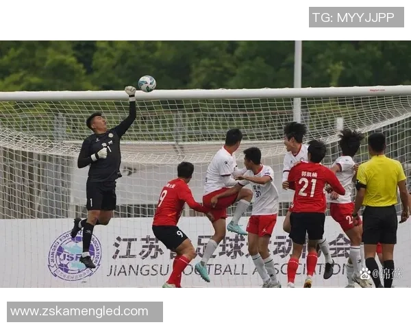 短跑速度与足球技巧结合的明星球员探索之旅 短跑速度与足球技巧结合的明星球员探索之旅
