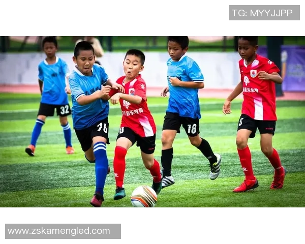 足球明星与球队的辉煌历程与传奇瞬间探秘之旅 足球明星与球队的辉煌历程与传奇瞬间探秘之旅