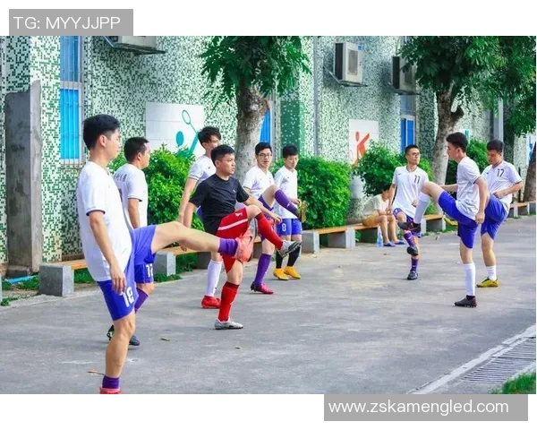 高清足球明星群像展现足坛风采与激情的完美瞬间